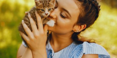 beautiful-girl-with-cats.jpg